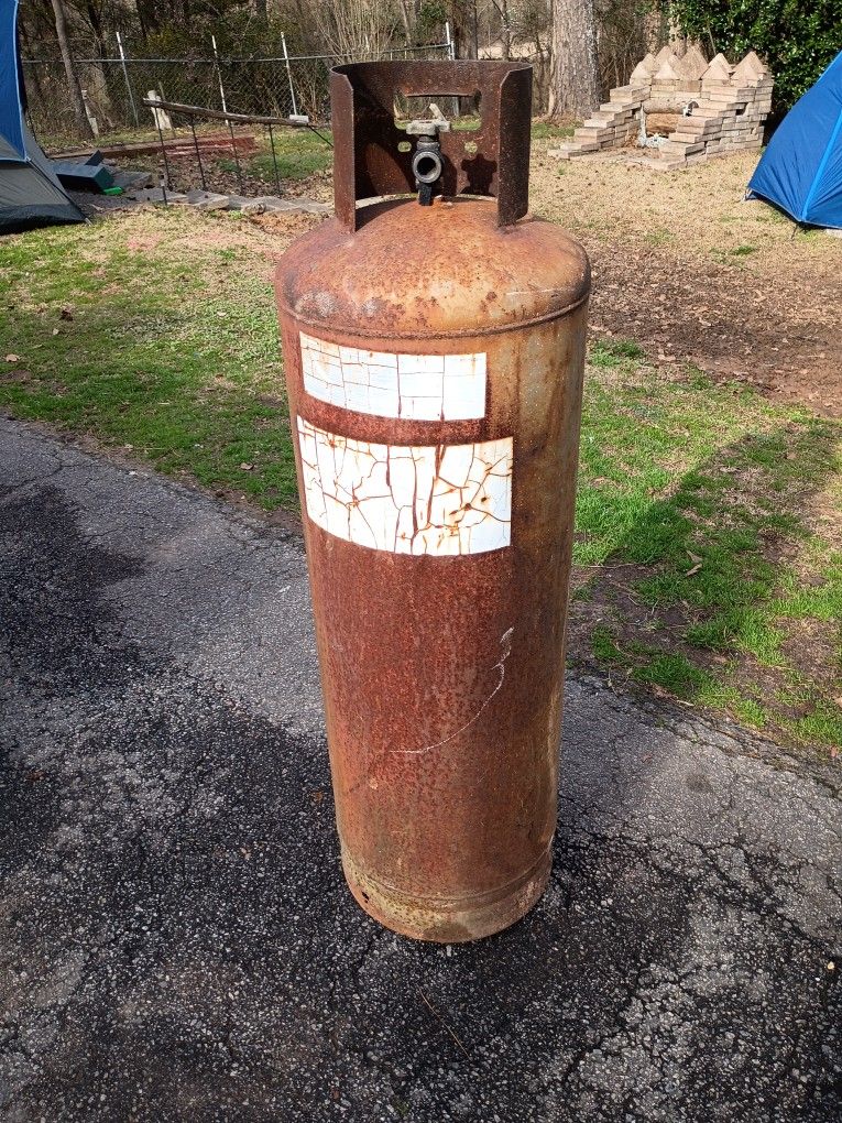 100 Gallon Propane Tank