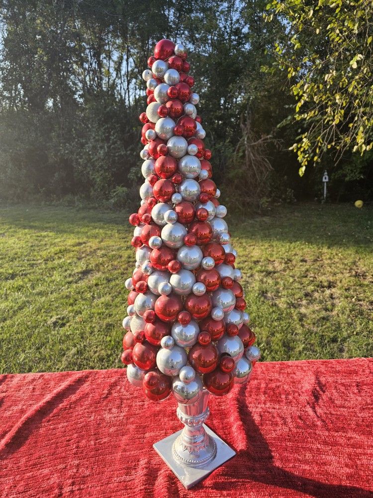 $25.00 - 3Ft CHRISTMAS ORNAMENT TREE, MAJESTIC! SELLING "AS IS"