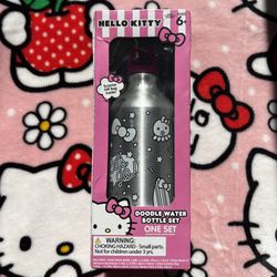 Hello Kitty Doodle Water Bottle Set 