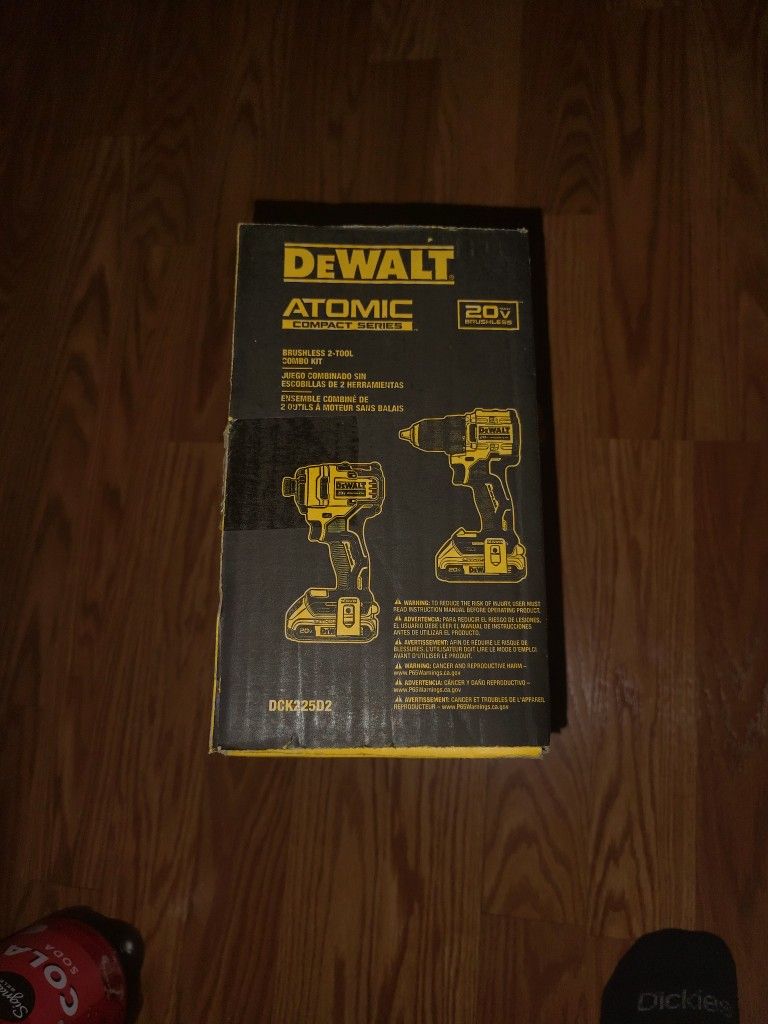 DeWalt Atomic Series Compact Drill Set