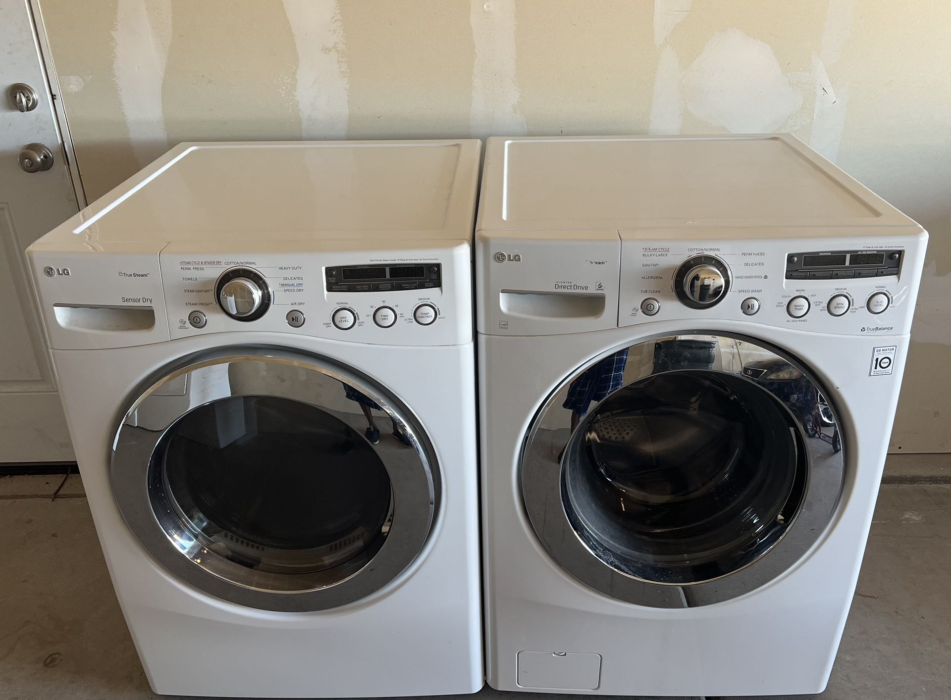 LG Washer and Dryer (delivery available)