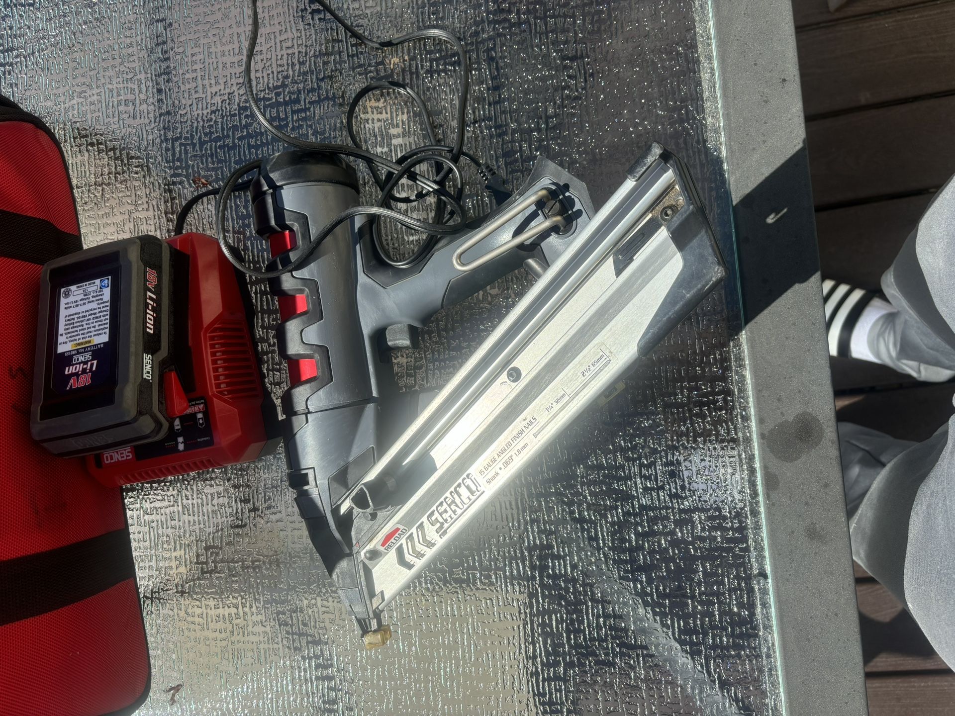 Senco FN65DA 15-Gauge Cordless Finish Nailer – Battery & Case Included