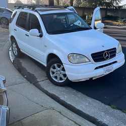 2000 Mercedes-Benz M-Class
