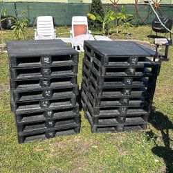 HEAVY DUTY PLASTIC PALLETS  $18 EACH DELIVERY AVAILABLE $$$