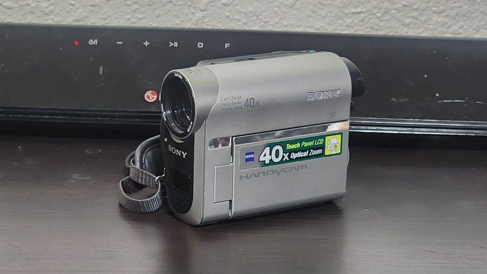 Sony DCR-HC52 Handycam MiniDV Camcorder with 40x Optical Zoom