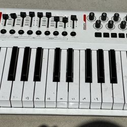 M-Audio axionPro 61
