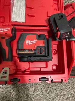 Milwaukee Drill/ Laser level