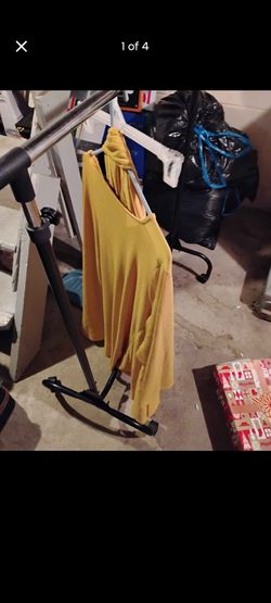 mustard yellow top belongs to the Serena Williams Signature Statement collection