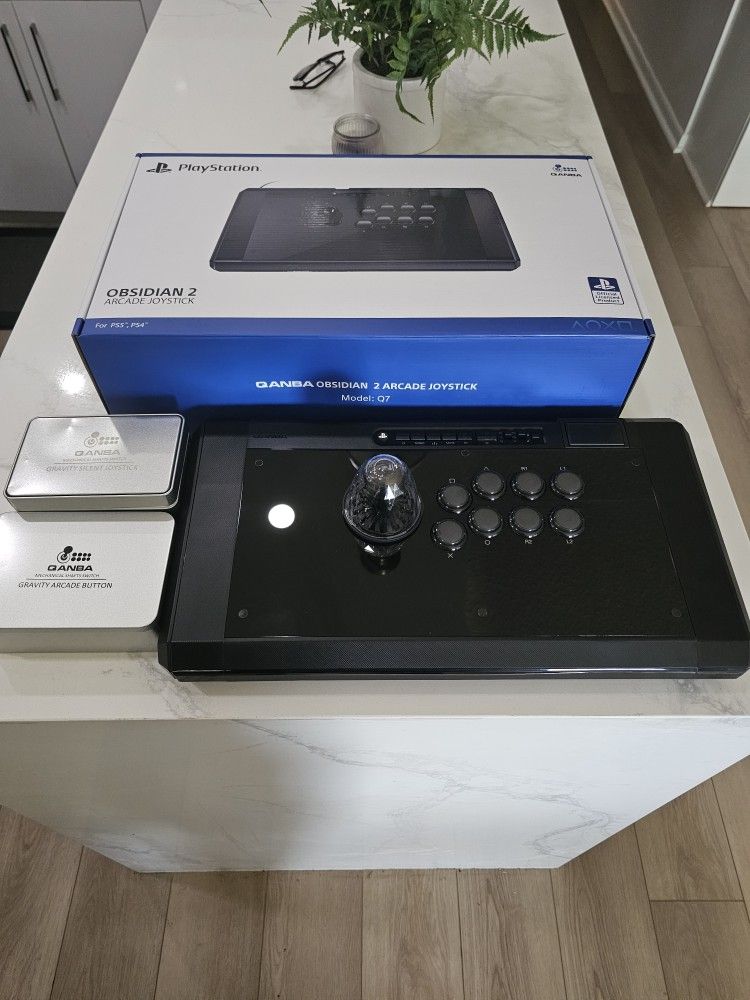 Qanba Obsidian 2 w/ Qanba Gravity buttons and JLF