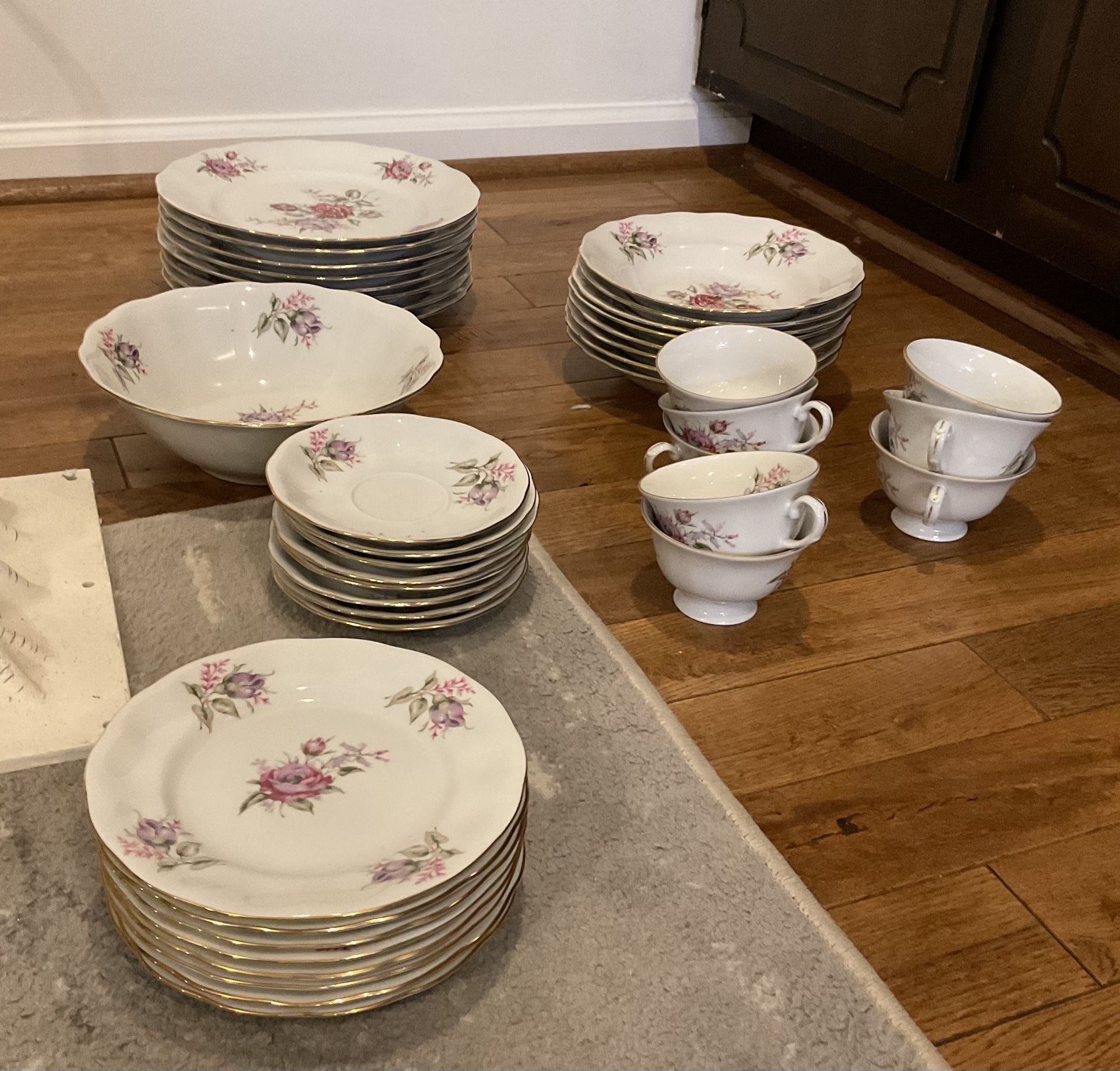Vintage Jarolina Fine China Made In Poland 8 Piece Setting