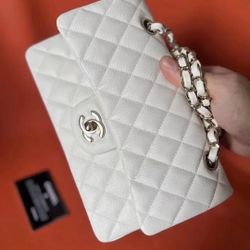 Classic 𝐂𝐇𝐀𝐍𝐄𝐋 CF Matelassé Double Flap Shoulder Bag