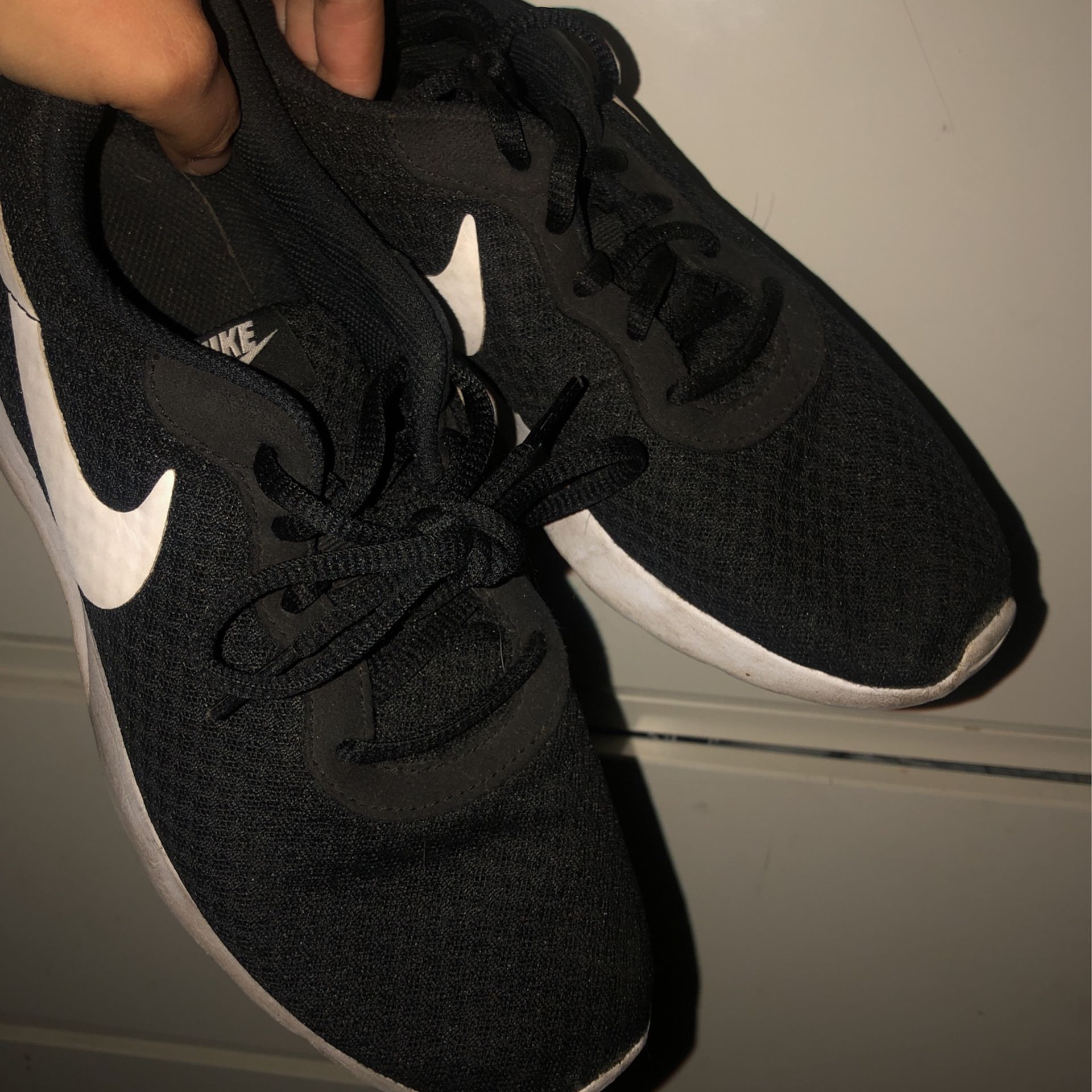 Women’s Size 8 Nike Running Shoes 