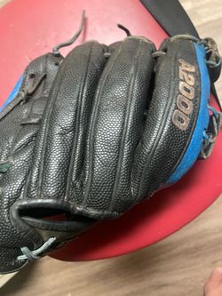 Baseballs glove