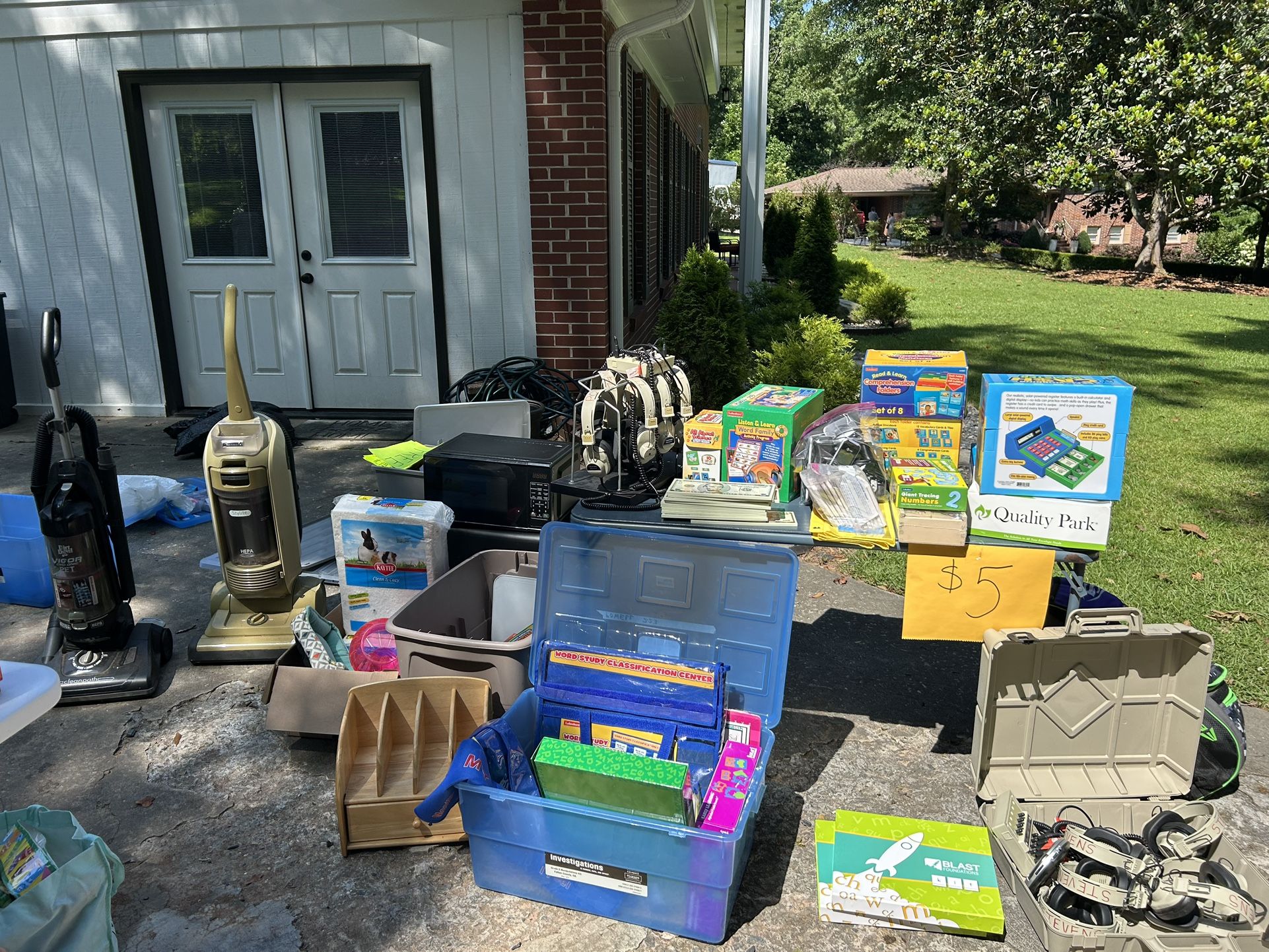 Yard sale Going On NOW In Fayetteville!!!