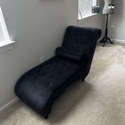 Black, Velvet chaise 