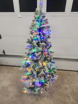 *** FLOCKED CHRISTMAS TREE - BRAND NEW ***