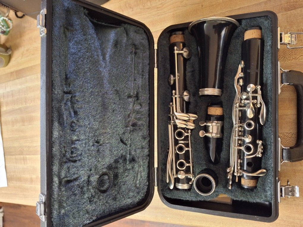 Yamaha YCL-24II Clarinet With Case MADE IN USA.