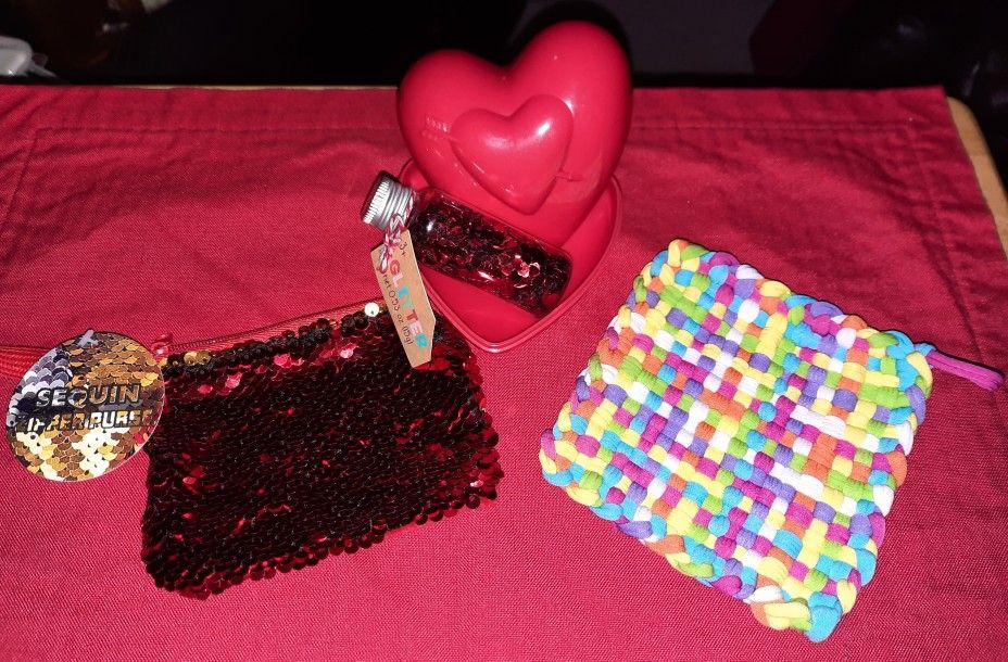 (4) Mixed Lot Girly Gifts 🎁