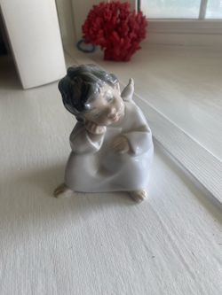 Lladró "Angel Thinking" (item #4539)