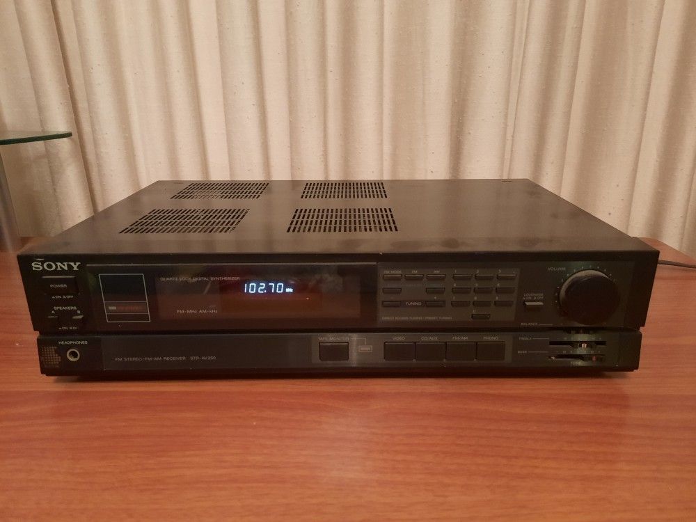 Vintage Sony FM Stereo FM-AM Receiver STR-AV 250