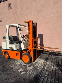 Nissan 4,700 LB Forklift 3 Stage Propane
