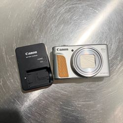 Canon Sx740 hs camera