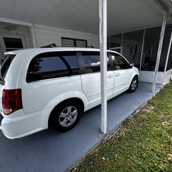 Dodge Grand Caravan 2011