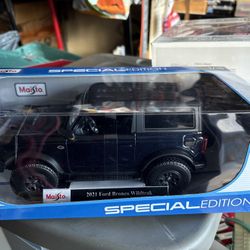 2021 FORD BRONCO WILDTRAK DARK BLUE 1:18 MAISTO OPENING HOOD DOORS & TRUNK