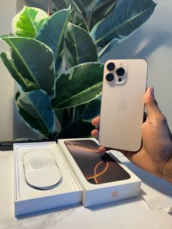 iPhone 16 Pro Max 256GB – Like New – AppleCare+ – Original Box Included