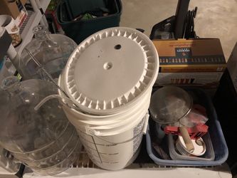 Beer brewing kits with accessories and bottles