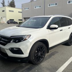 2018 Honda Pilot Touring FWD 4 Door Sport Utility Vehicle 3.5 6cyl.