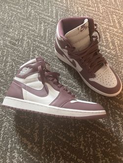 Men’s size 9 Air Jordan 1s White Mauve