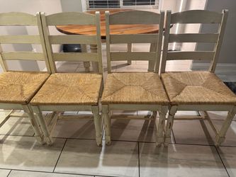 Farmhouse Round Dining Table w/ Leaf + 4 Rush-Seat Chairs