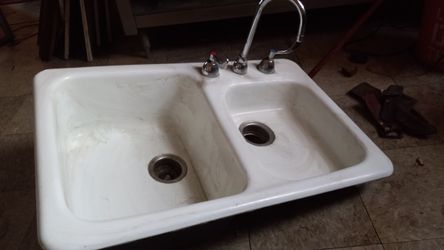 Old Well Made Double Basin Iron Porcelain  Sink And Faucet