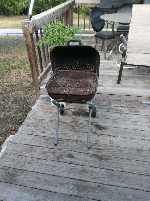 BBQ Grill In Normal Condition, It Folds For Easy Carry, Perfect For Labor Day Weekend