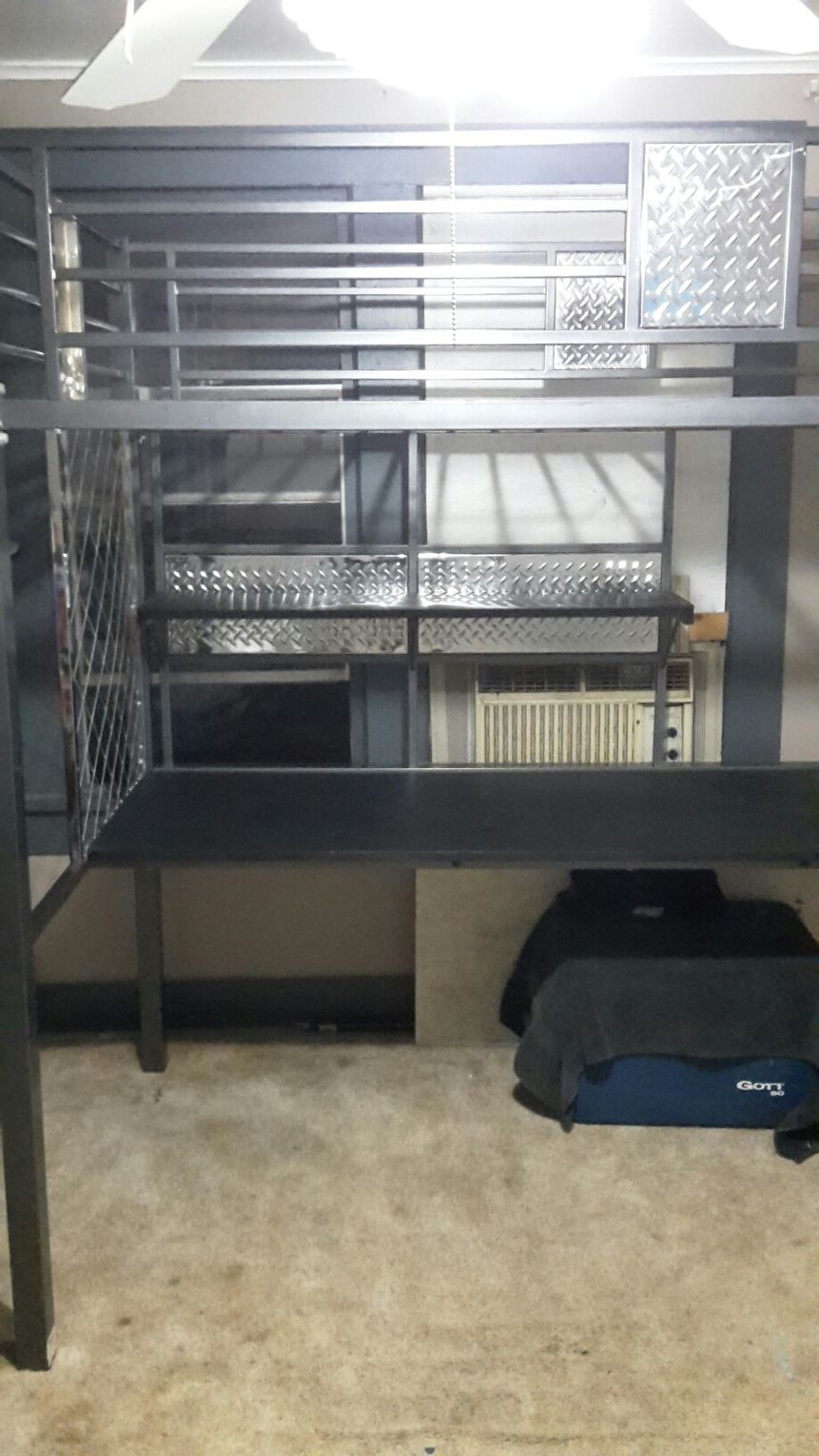 Computer desk/ bunk bed