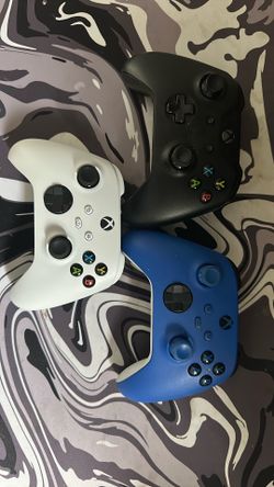3 Xbox Controllers