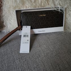 Calvin KLEIN Zip Around Wallet NEW. 