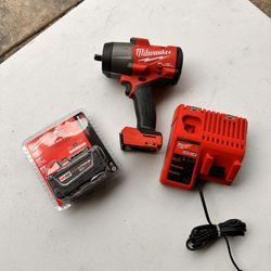 📌Milwaukee m18 FUEL 18V Lithium-Ion Brushless Cordless 1/2 in. Impact Wrench w/Friction Ring Kit w/One 5.0 Ah Battery 👉👉PRECIO FIRME👉👉$300 NUEVO