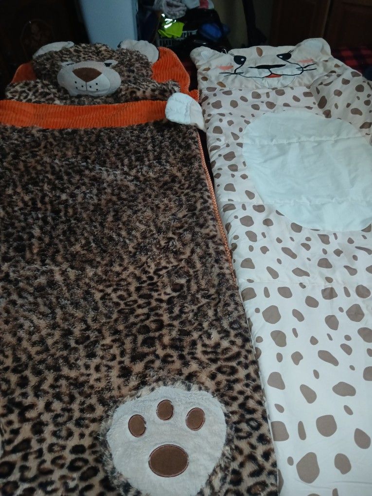 2 Sleeping Bags