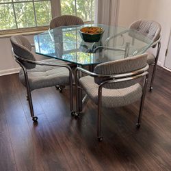 Kitchen Table And 4 Chairs 