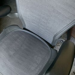 Aeron Chairs Size B Adjustable Arms 