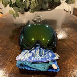 NEED GONE Oakley Flight Deck XM - Mikaela Shiffrin Signature