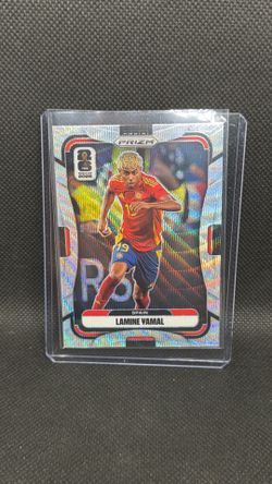 Panini 2026 Prizm FIFA World Cup Lamine Yamal #70 Spain Silver Waze Prism