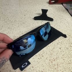 oakleys 
