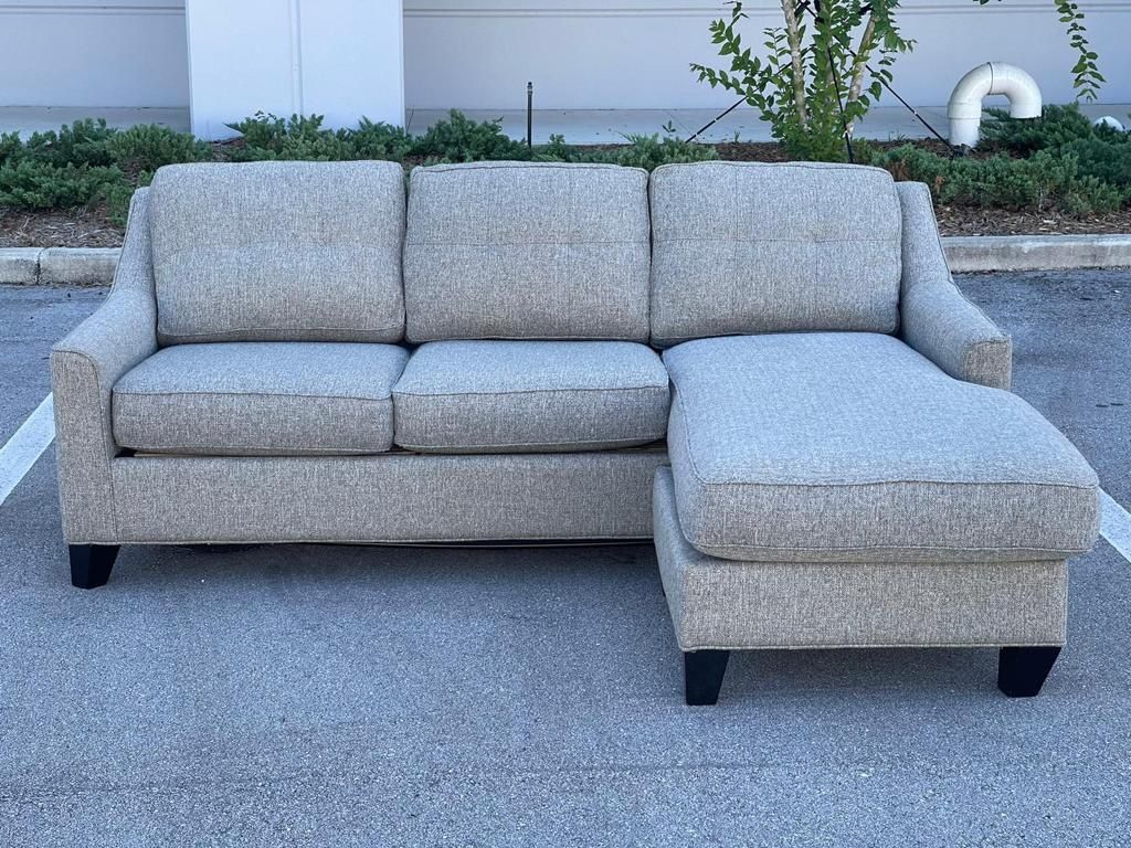 Sectional Couch CindyCrawford Good Condition 
