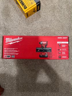 Milwaukee M18 Compact Brushless Impact Driver Kit