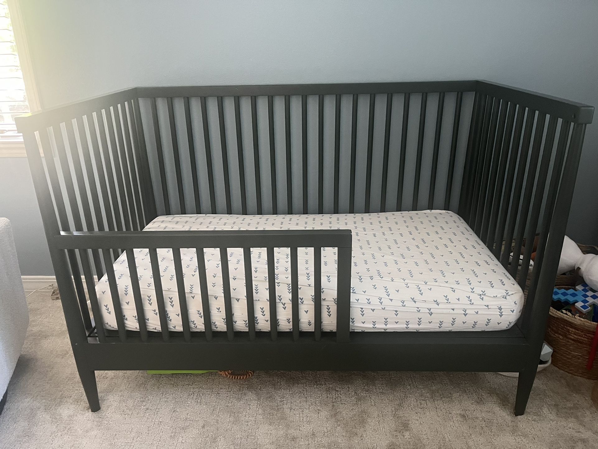 Crate & Barrel Hampshire Crib With Toddler Rail And Mattress