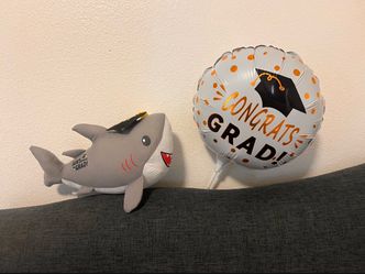 GRADUATION SHARK PLUSH & BALLOON