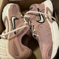 Ladies Nikes Size 7 New